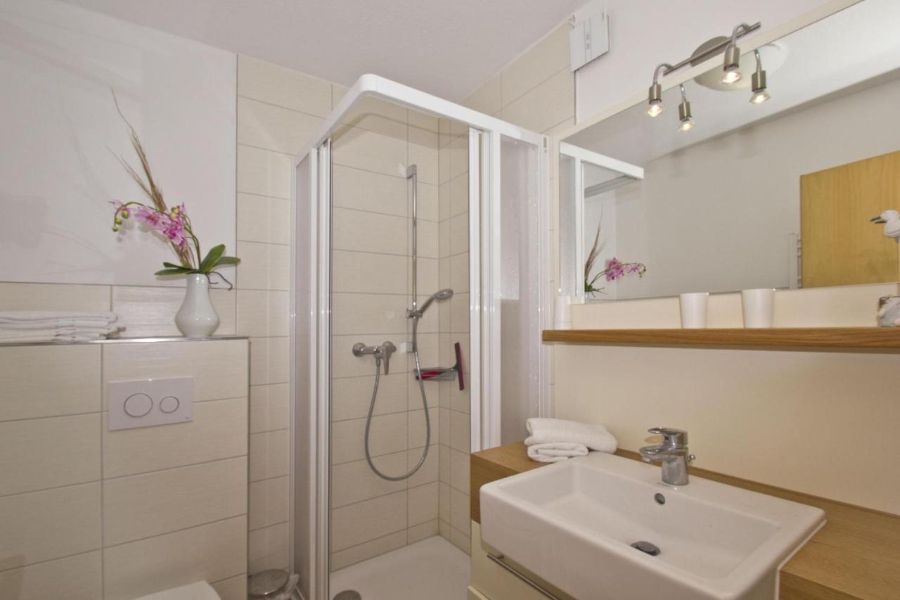 Fewo Mit Terrasse, Gratis Nutzung Vom Ahoi Erlebnisbad Und Sauna In Sellin - Haus Blick Zur See Fewo 13 Гёрен Экстерьер фото
